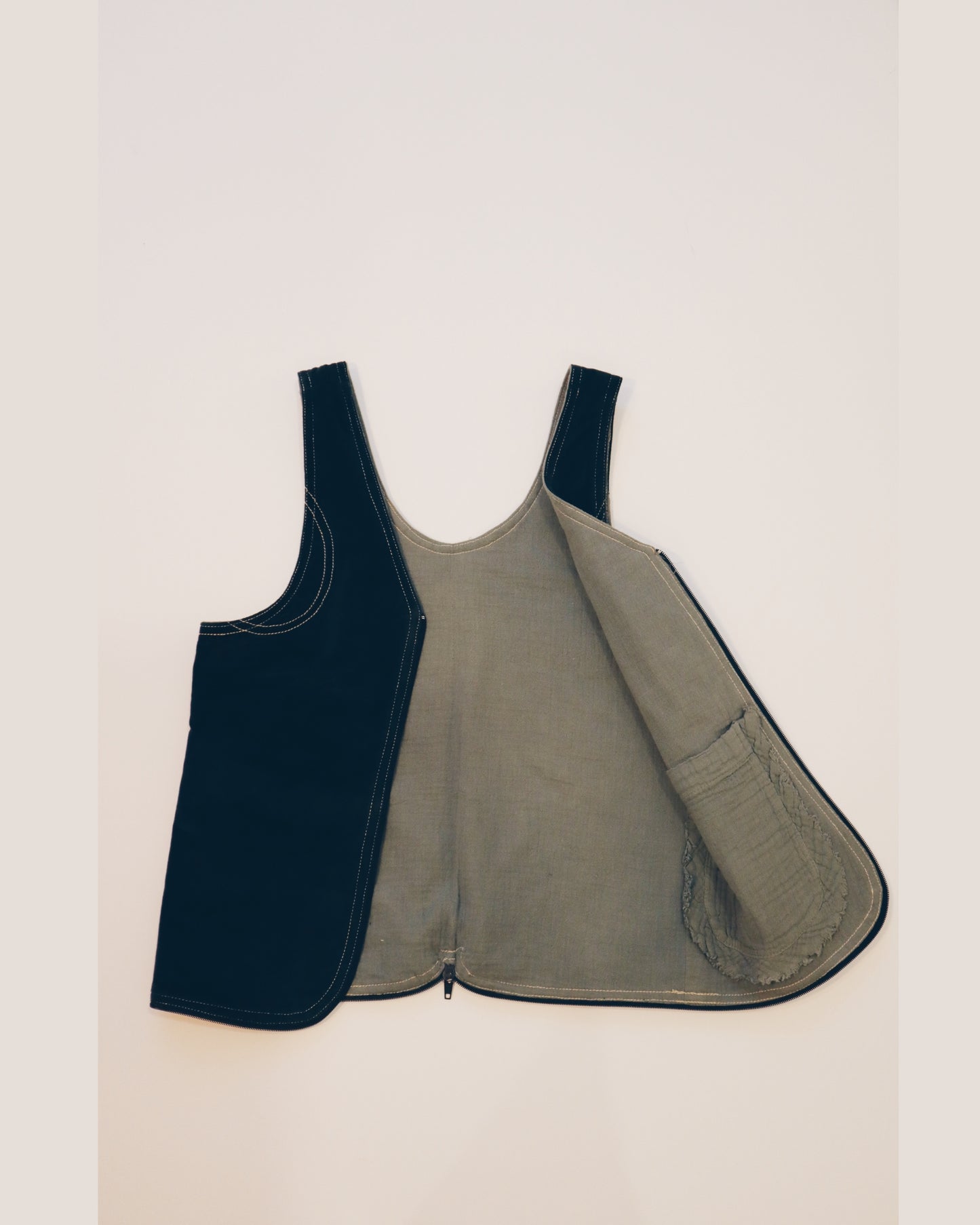Hunter Khaki Vest Bag